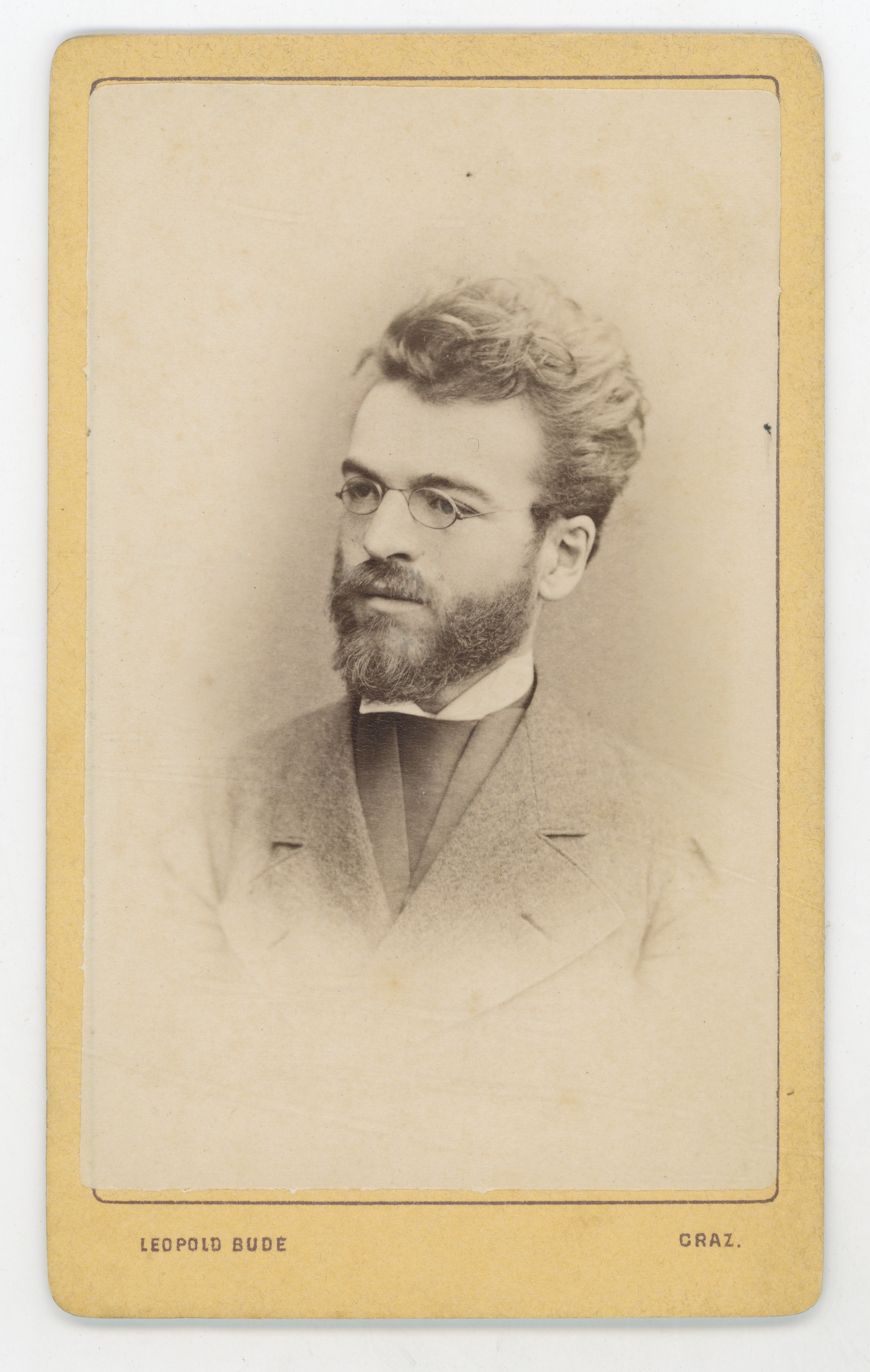 Leopold (1840––1907) Bude, Mladić s naočalama