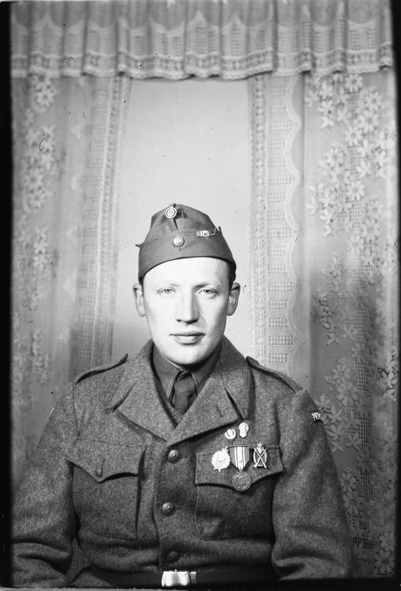 Håkon Prestkværn, Portrett.. Ukjent norsk soldat med medaljer.