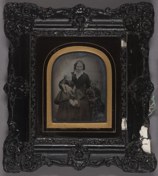 Unknown, [Portrait of a Woman and Two Children]