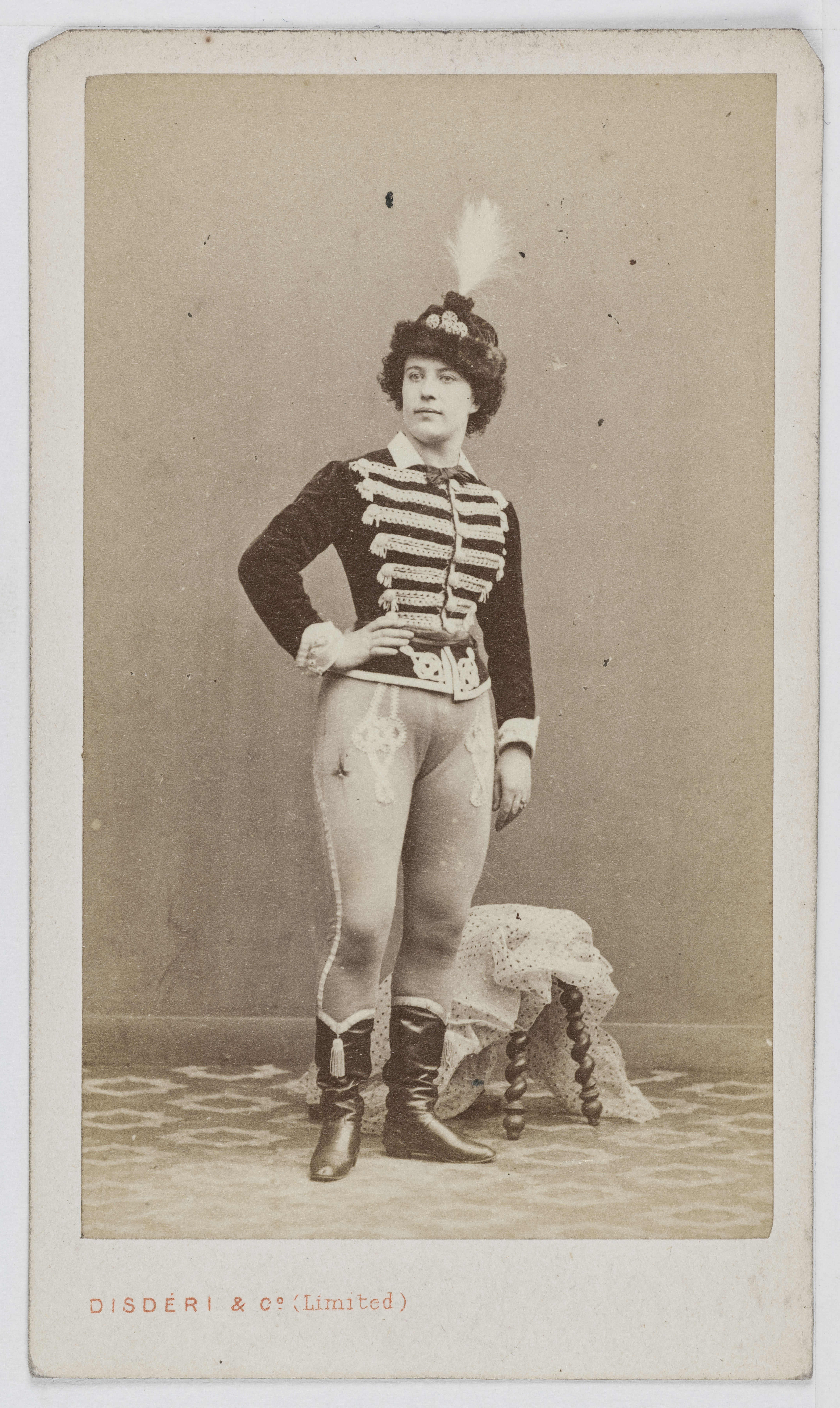 Disderi & Cie, Portrait de la danseuse et actrice Alexandrine Simon