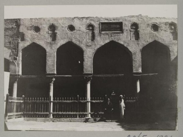 K.A.C. Creswell, The courtyard of the mosque of Fatimid wazir Amir al-Salih Tala'i‘, Cairo
