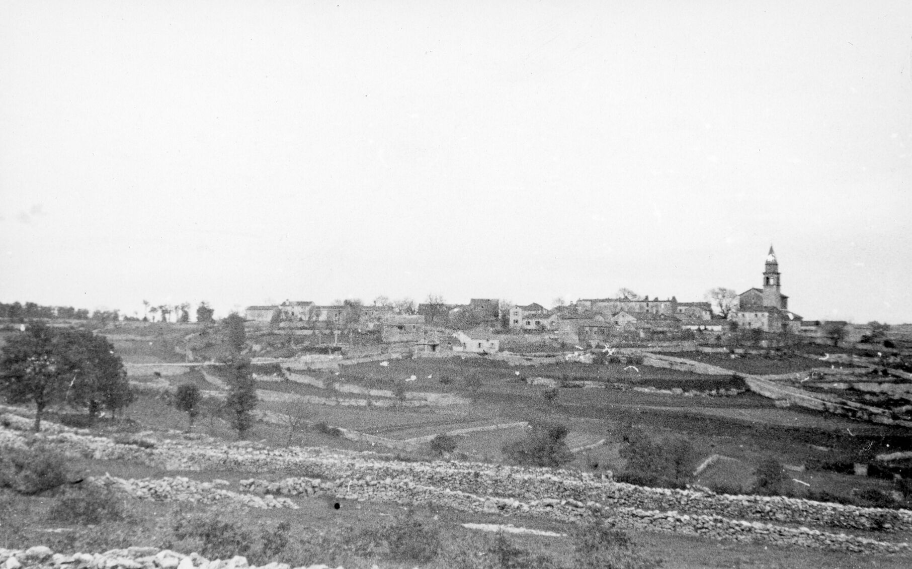 Branko Fučić, Kringa (Tinjan), panorama mjesta sa zapadne strane