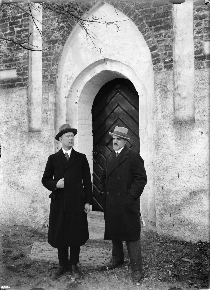Paul Sandberg, Two Men Outside Vidbo Church, Vidbo parish, Uppland November 1933