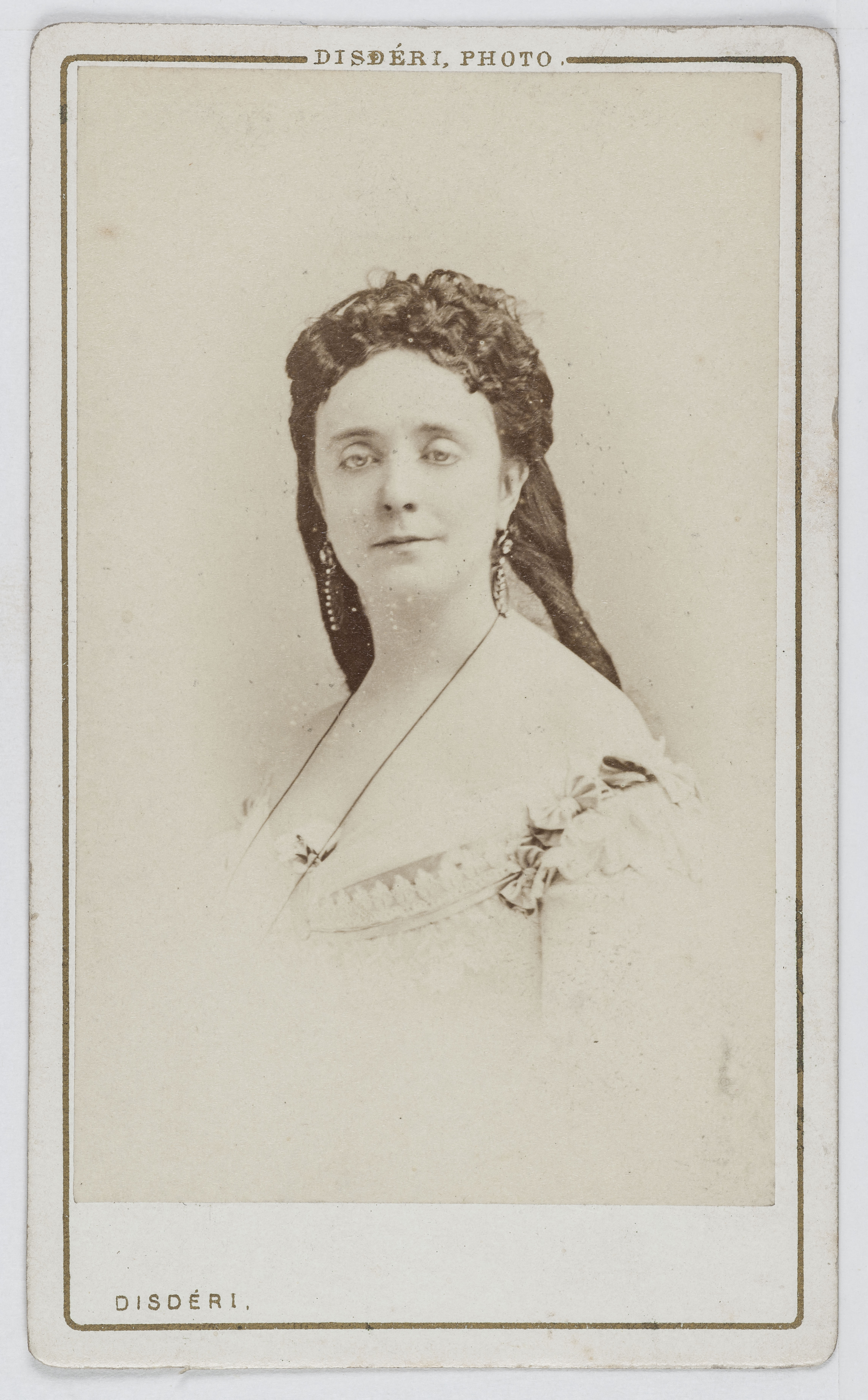 André-Adolphe-Eugène Disdéri, Portrait de Marie-Lætitia Bonaparte-Wyse (1831-1902), dite Princesse de Solms, fille de Laetitia Bonaparte, femme de lettres et directrice de la Revue Internationale.