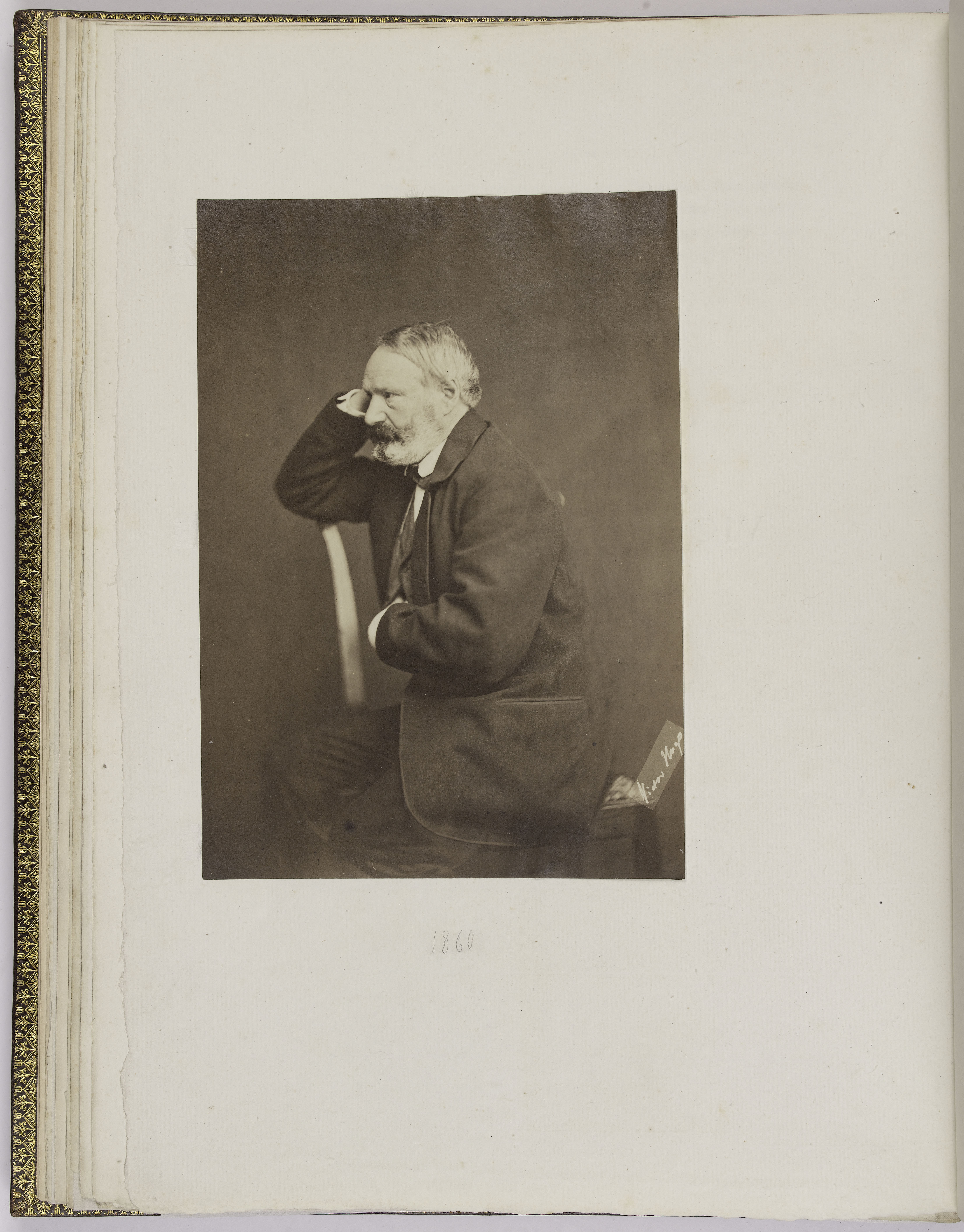 Edmond Bacot, Album Chenay, folio 16 verso, portrait photographique de Victor Hugo
