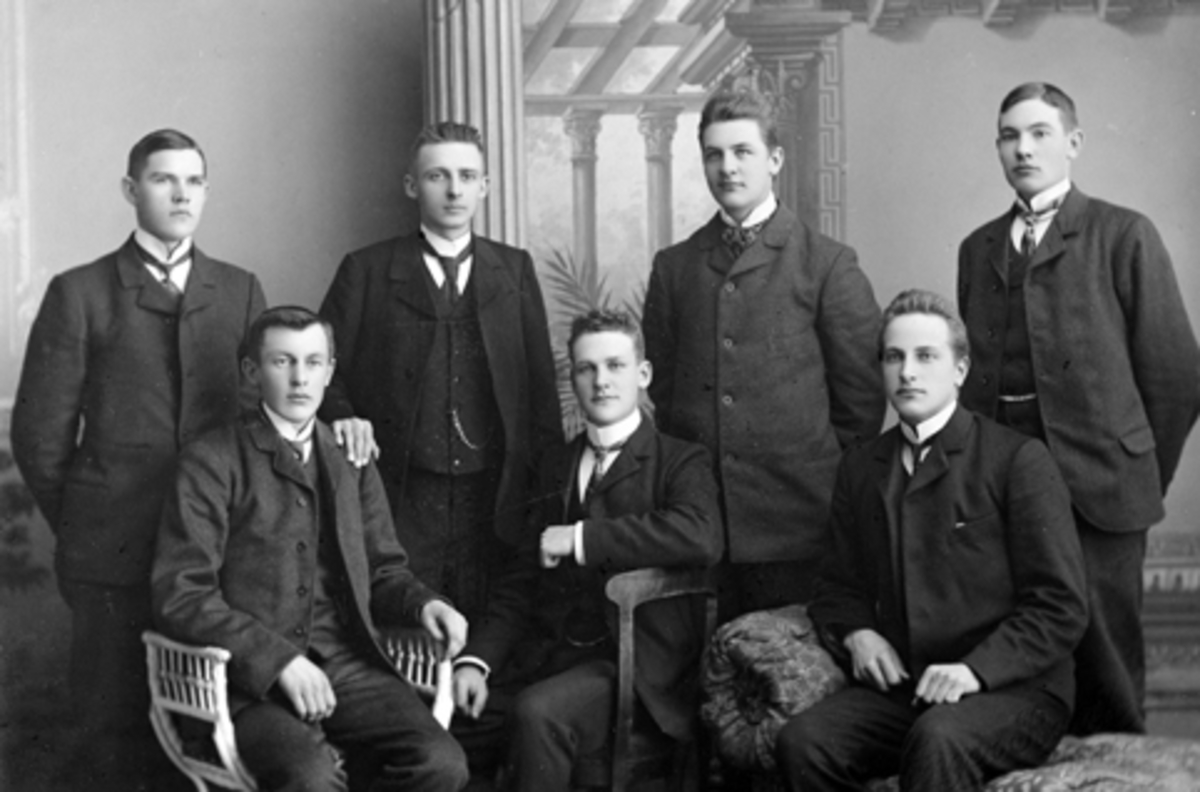 Anno Domkirkeodden, Foran er Olaf Sørlie, Ring, Haaken Simenstad, Berger Langmoen, Veldre. Bak er Olaf Mæhlum, Brøttum, Andreas Hjelt, Ring, Leif Dehli, Brøttum, Nils Haugen, Ring.