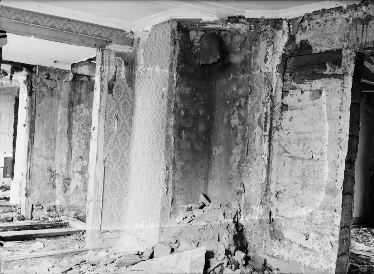 Paul Sandberg, Rivning av bostadshus, Klostergatan - Östra Ågatan 15, Uppsala oktober 1935