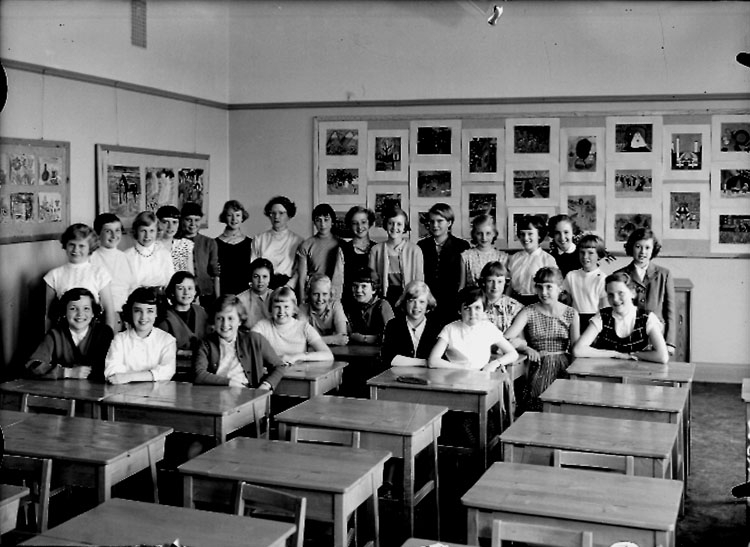 Sven Lindskog, Engelbrekt School, Classroom Interior, 28 Girls with Teacher Mrs Greta Tener. Class 6f, Hall 13.
