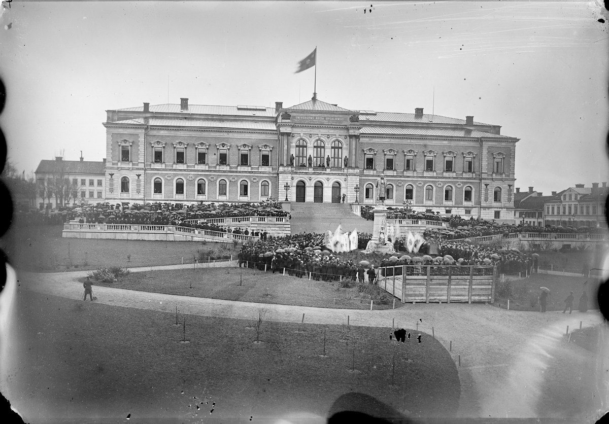 Henri Osti's Fotografiateliér, Geijerstatyns invigning, Universitetsparken, Uppsala 1889