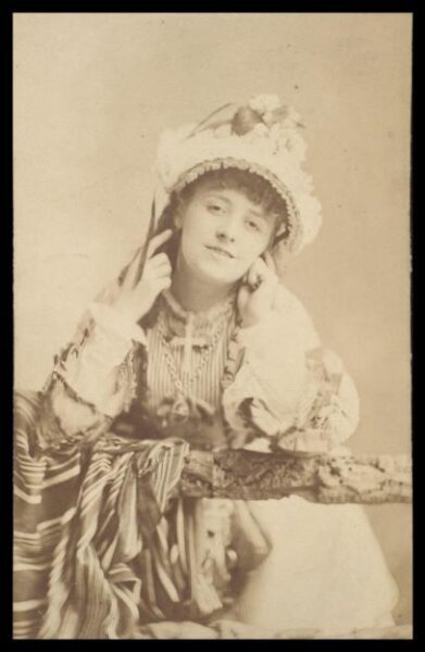 London Stereoscopic and Photographic Company, Guy Little Theatrical Photograph