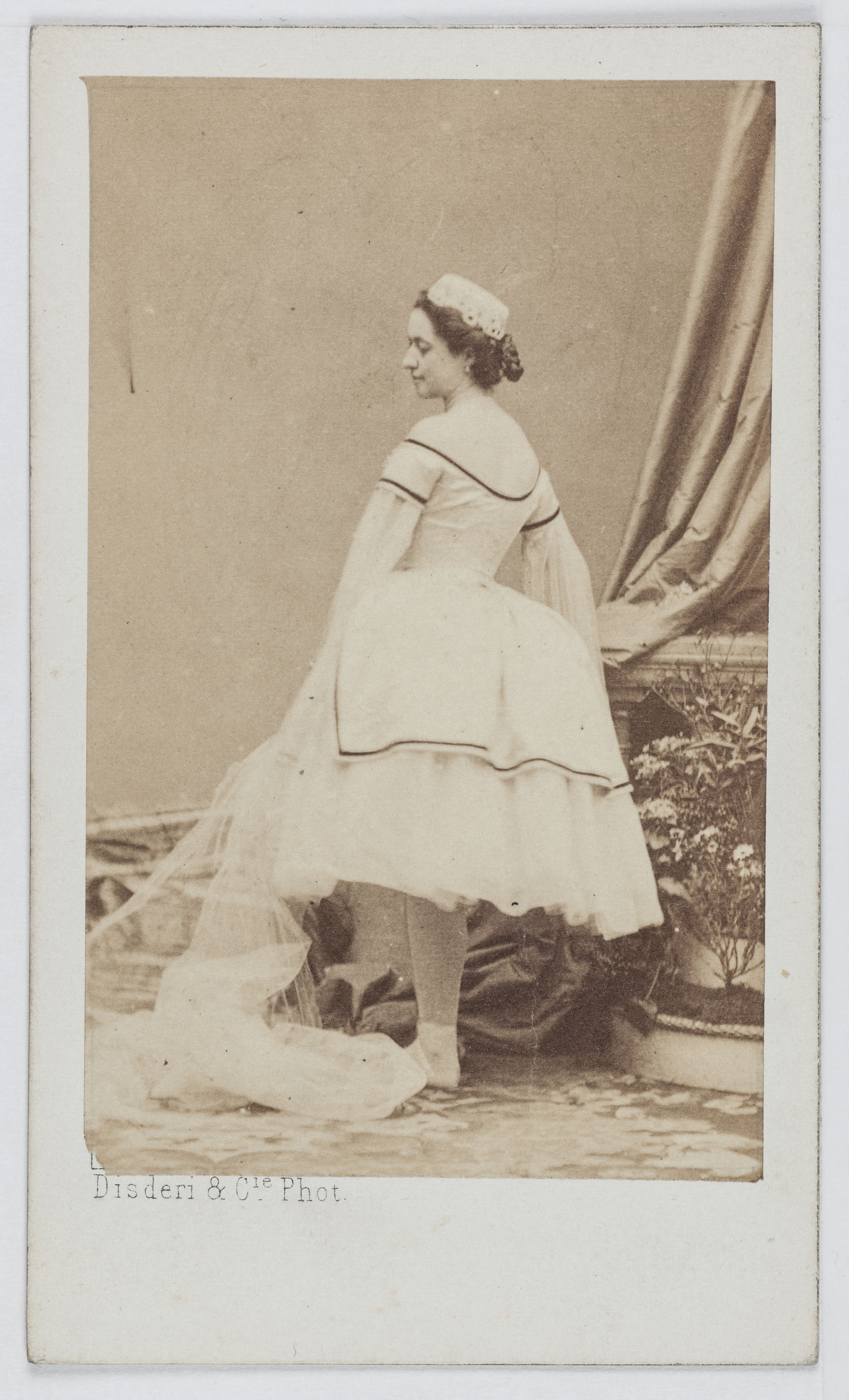 Disderi & Cie, Portrait de Stoïkoff, danseuse à l'Opéra.