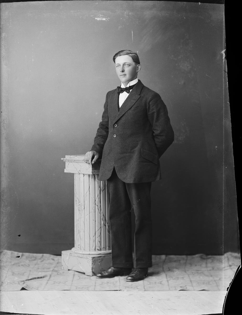 Skötsner-Edhlund, Ateljéporträtt - Gustaf Söderman från Forsmark, Uppland 1922