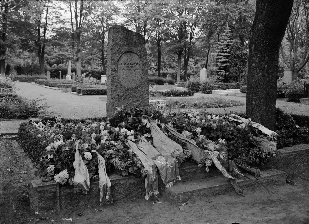 Paul Sandberg, Gravvård tillhörande Johanna Löfgren på Uppsala gamla kyrkogård, Uppsala augusti 1939