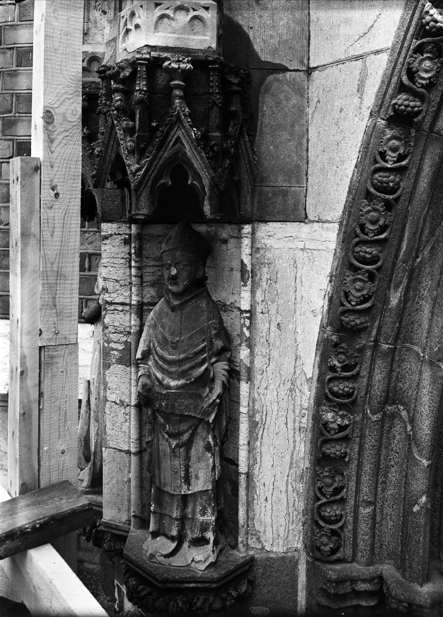 Gunnar Sundgren, Detail of the exterior of Uppsala Cathedral