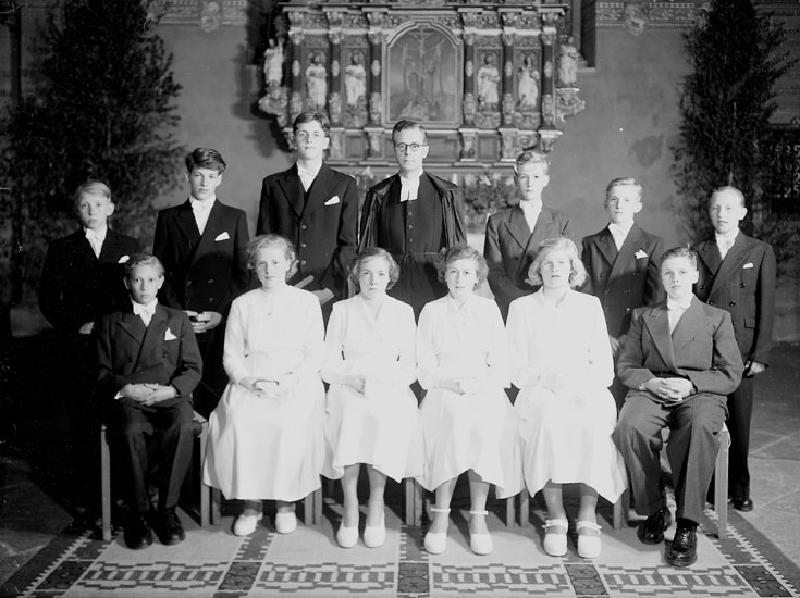 Samuel Lindskog, Twelve Confirmers, Four Girls, Eight Boys and Pastor Rickard Åsberg. Interior of the Nikolai Church. The children of Adolfsberg.
