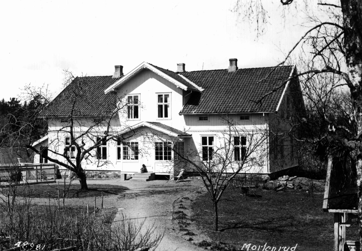 Anders Beer Wilse, Mortensrud gård, Oslo, Østre Aker. Våningshuset og hagen.