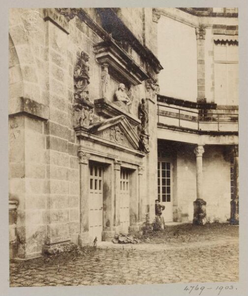 Atget, Jean-Eugène-Auguste, Courtyard, Fontainebleau, France