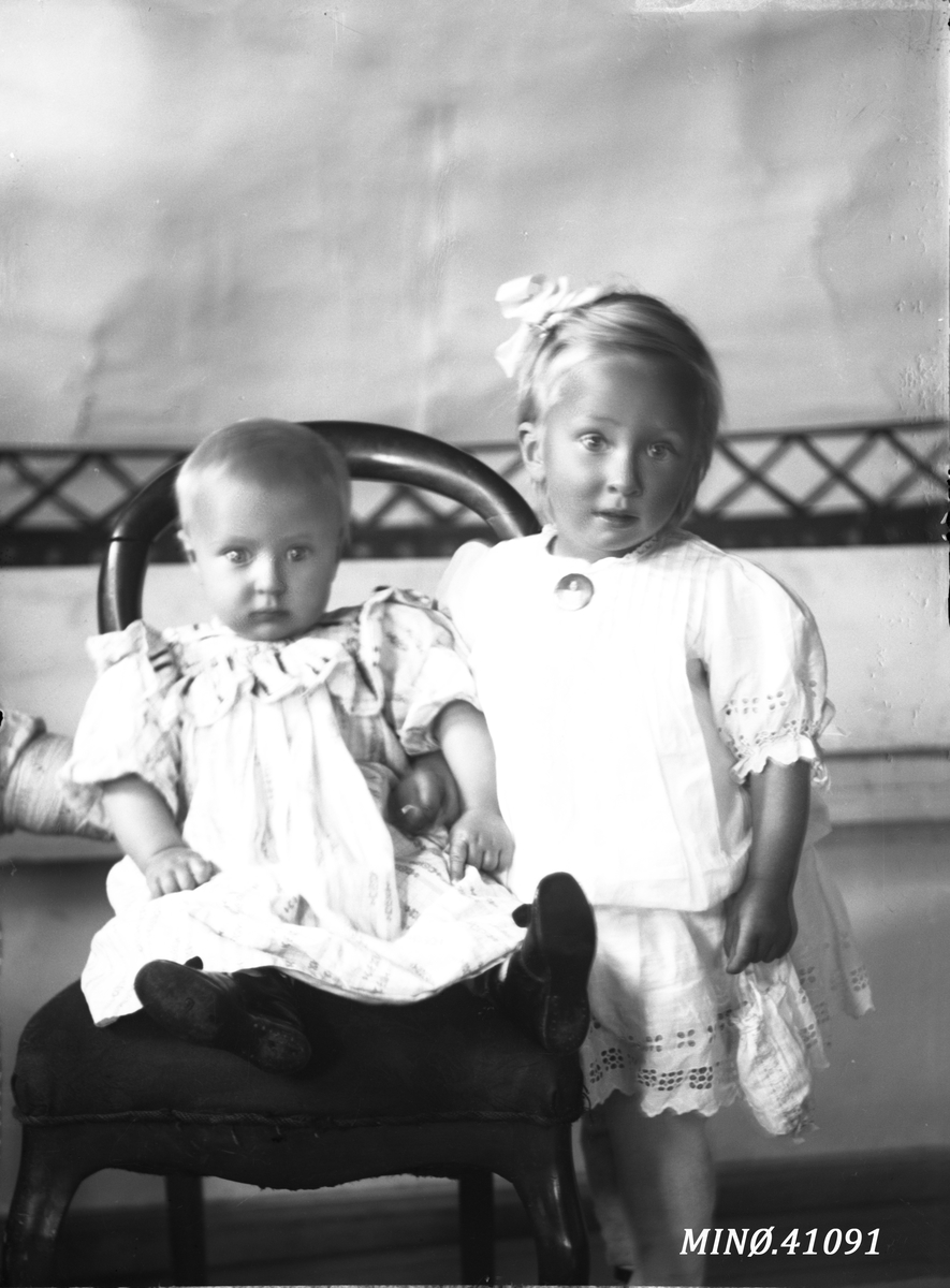 Oscar Holte, Portrett av to små barn