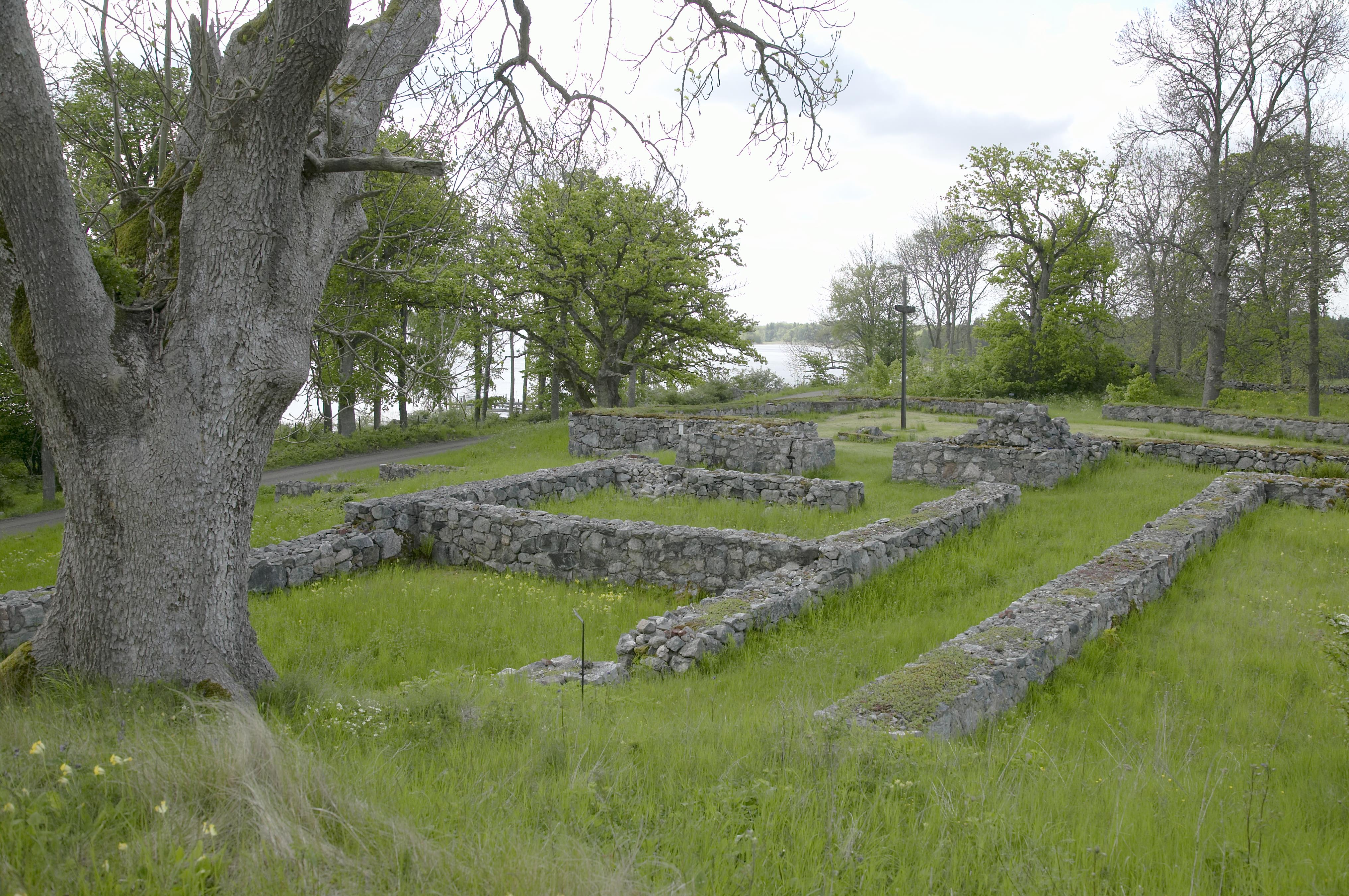 Bengt A Lundberg, Vårfruberga klosterruin