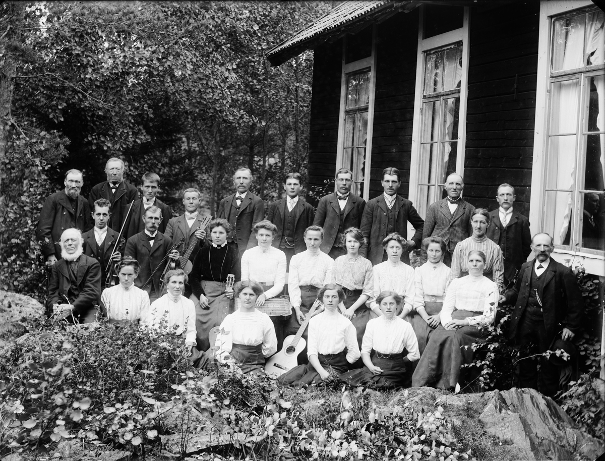 Skötsner-Edhlund, Group retreat at building, Östhammar, Uppland