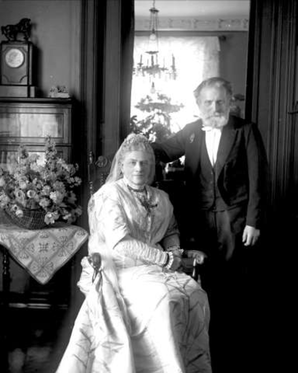 Gustav Borgen, Gruppeportrett, eldre ektepar. Herr og fru C. W. Berg (?)