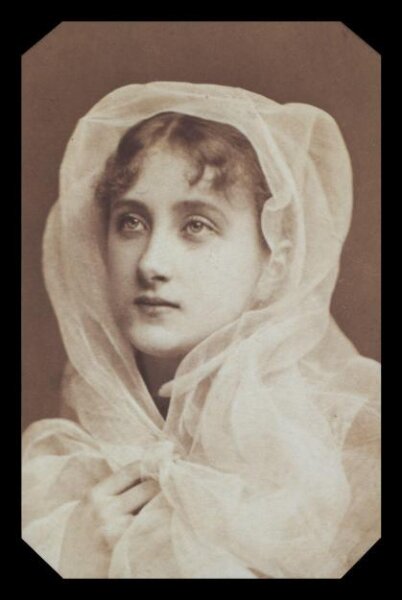 London Stereoscopic and Photographic Company, Guy Little Theatrical Photograph