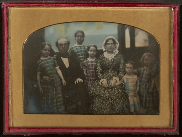 Unknown, [Group portrait of an Unidentified Family]