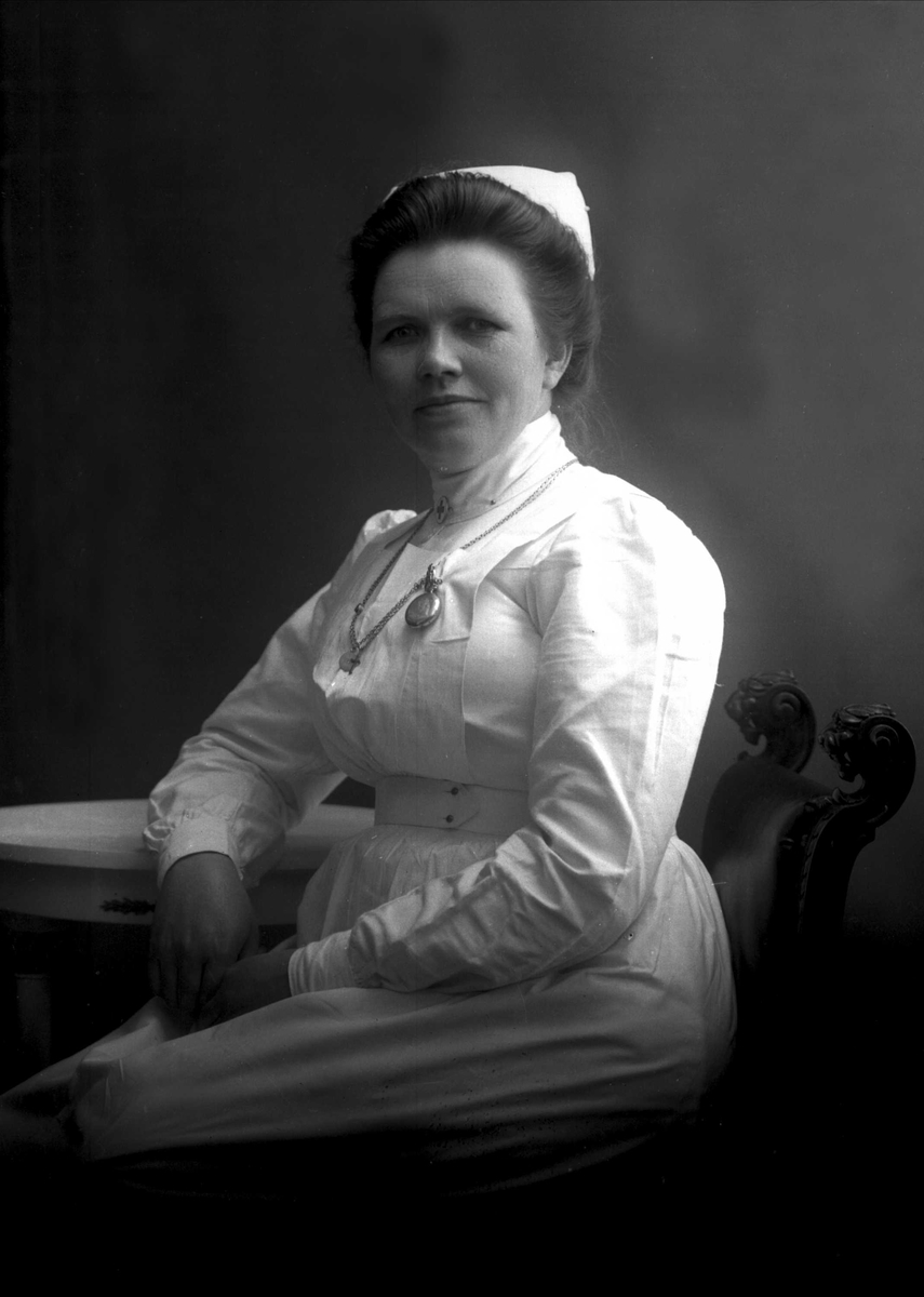 Gustav Borgen, Portrett, sykepleier, søster Johanne Pettersen.