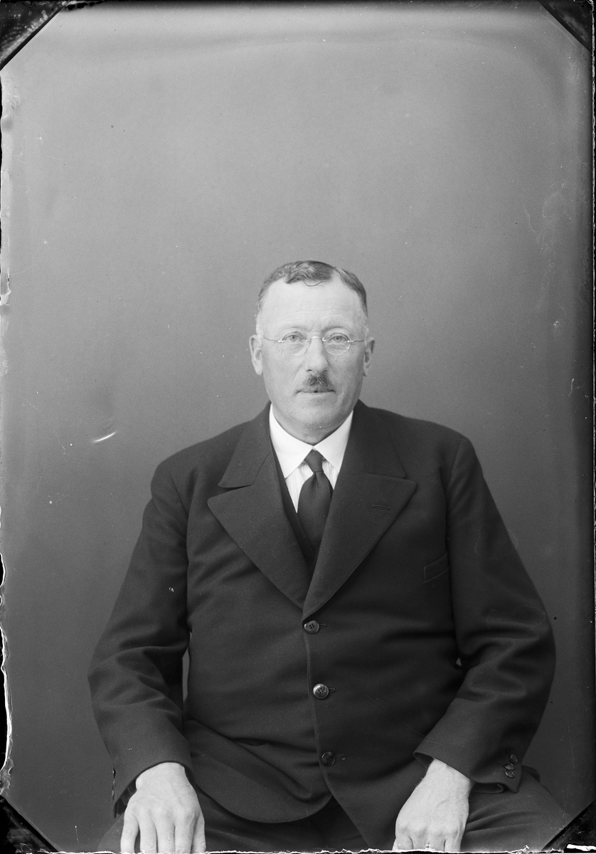 Skötsner-Edhlund, Ateljé Portrait - Man, Östhammar, Uppland