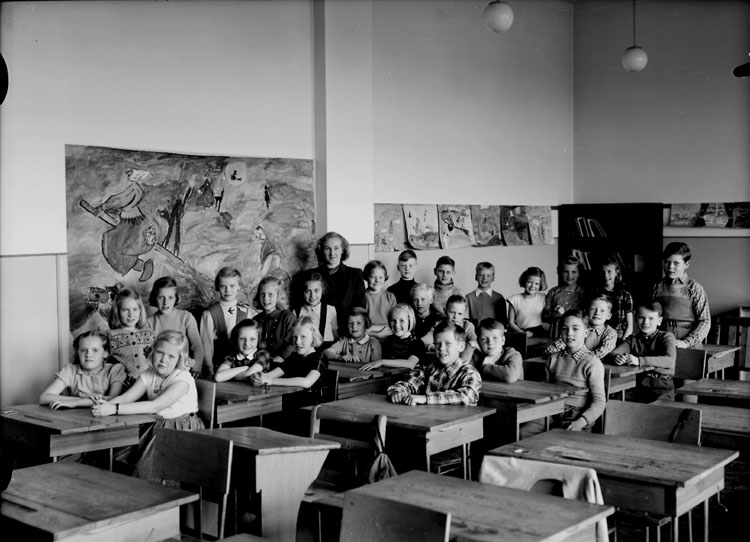 Sven Lindskog, Olaus Petriskolan, klassrumsinteriör, 26 skolbarn med lärarinna fröken Marianne Hagerborn. Klass 3Aa, sal 21.
