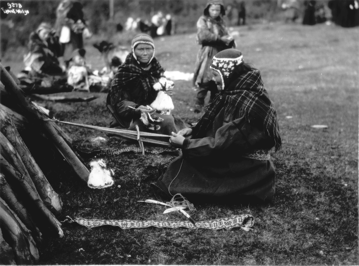 Anders Beer Wilse, Prot: Lappekone væver Baand 1908