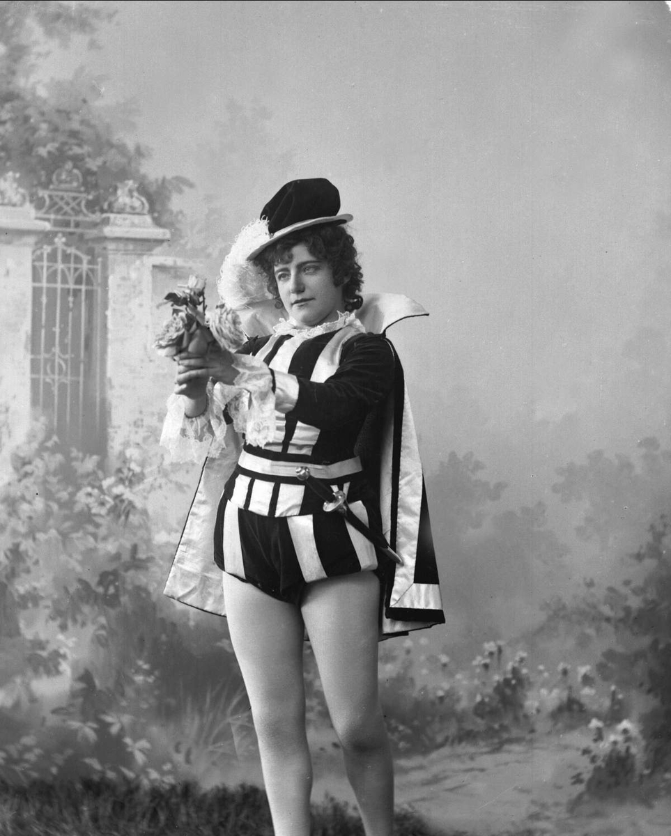 Gustav Borgen, Portrett, sopran Ina Madsen som Sibler i operaen Faust.