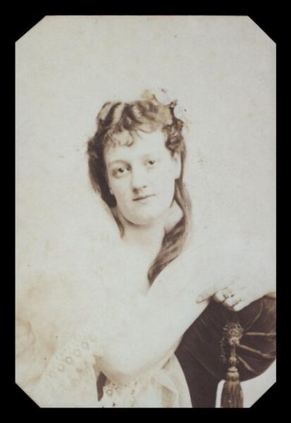 London Stereoscopic and Photographic Company, Guy Little Theatrical Photograph