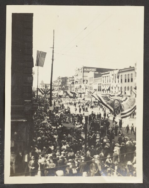 Unknown, [View of Parade on Georgia Avenue]