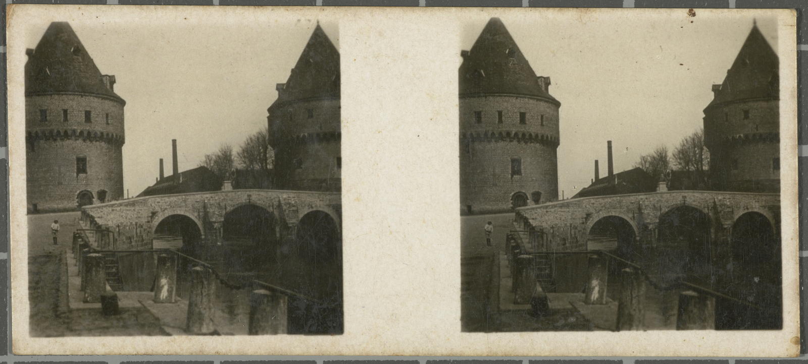 Desconegut, Bélgica-Courtrai-Puente y torres de Broel Solsona Rius S.A.