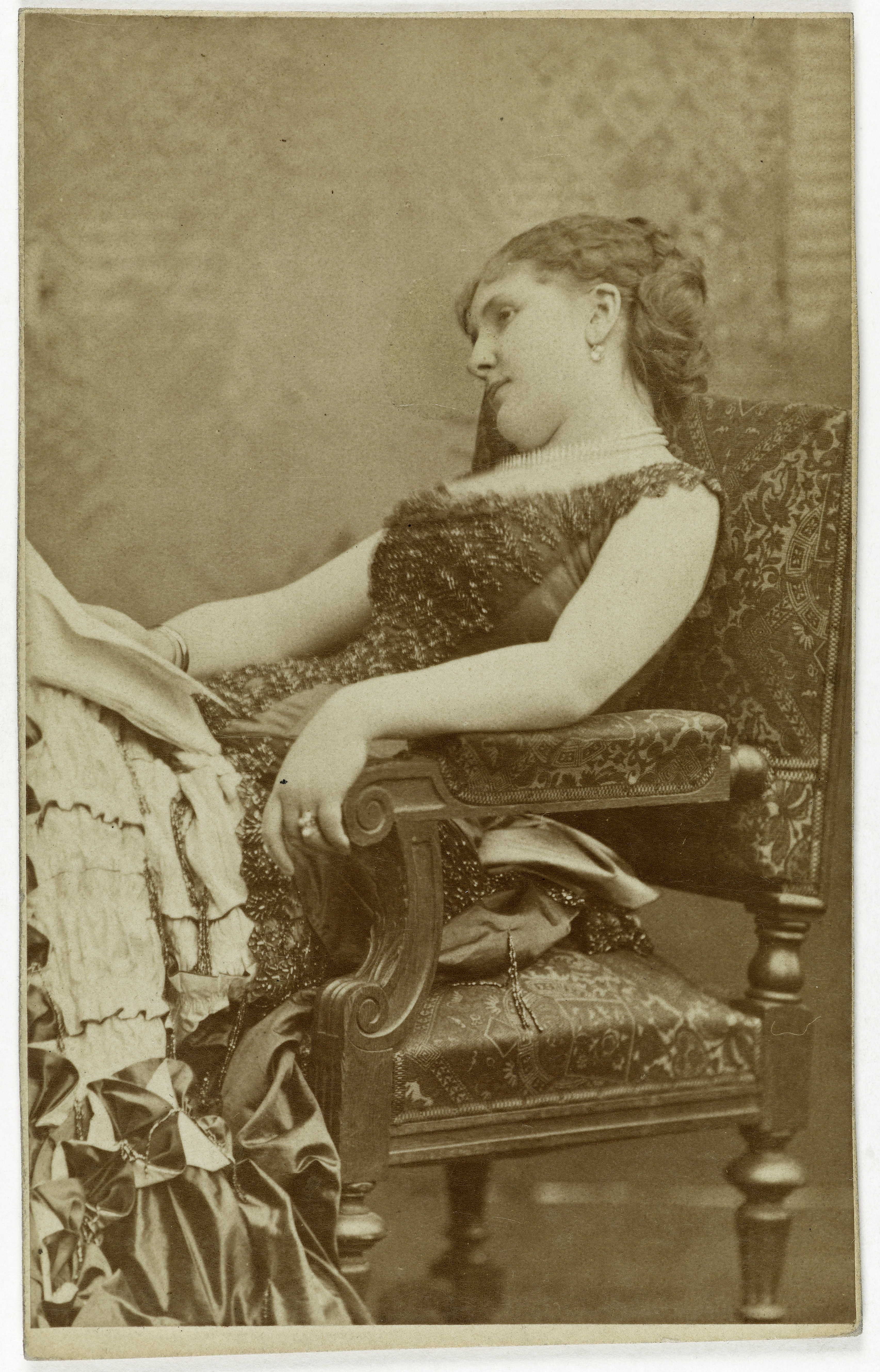 Bacard Fils, Portrait de Berthe Mongey, actrice au théâtre du Vaudeville.