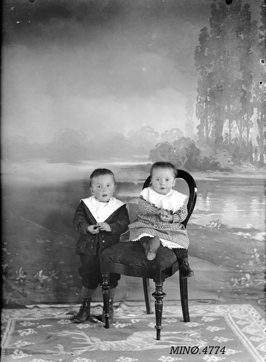Peder J. Bredalslien, Portrett av to små barn