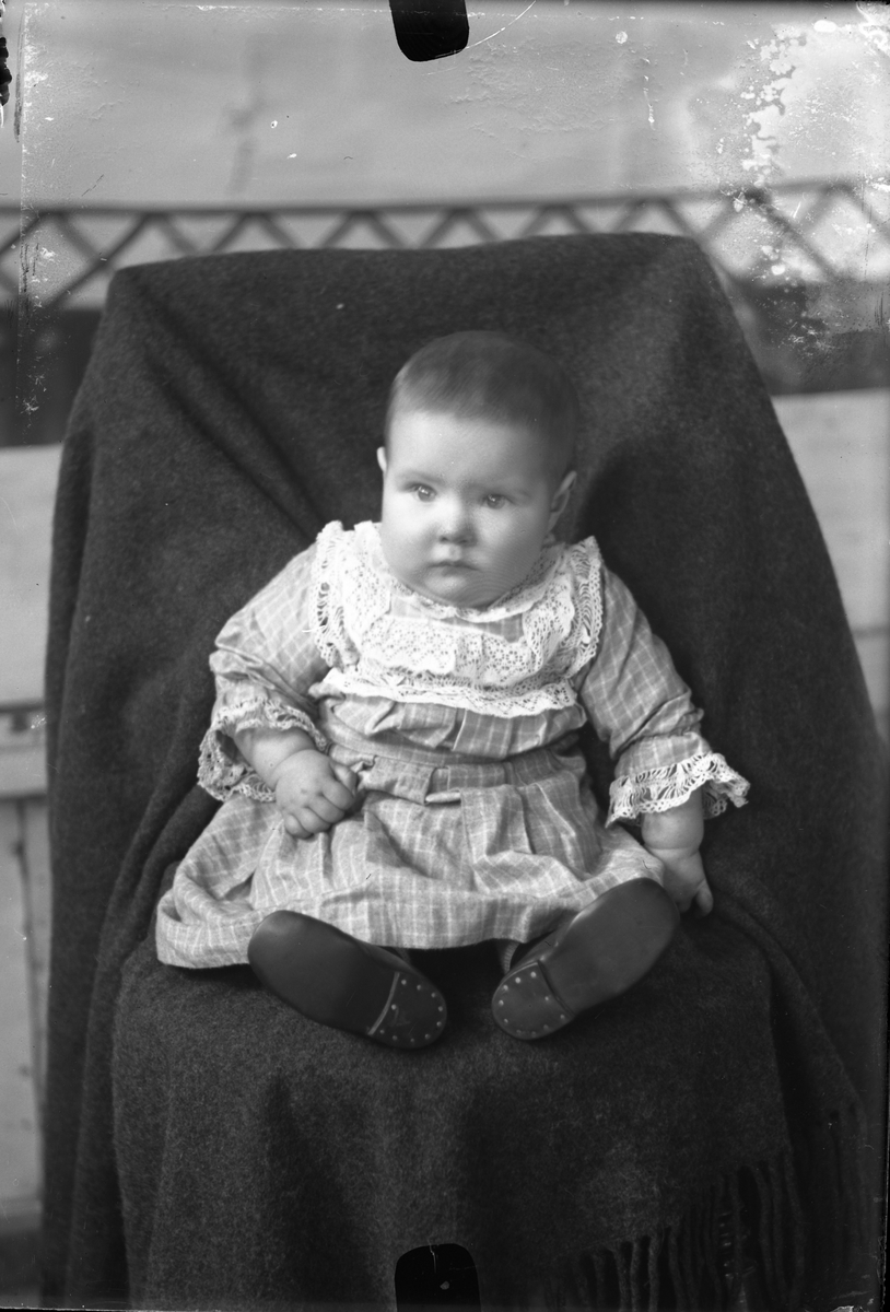 Oscar Holte, Portrett av lite barn