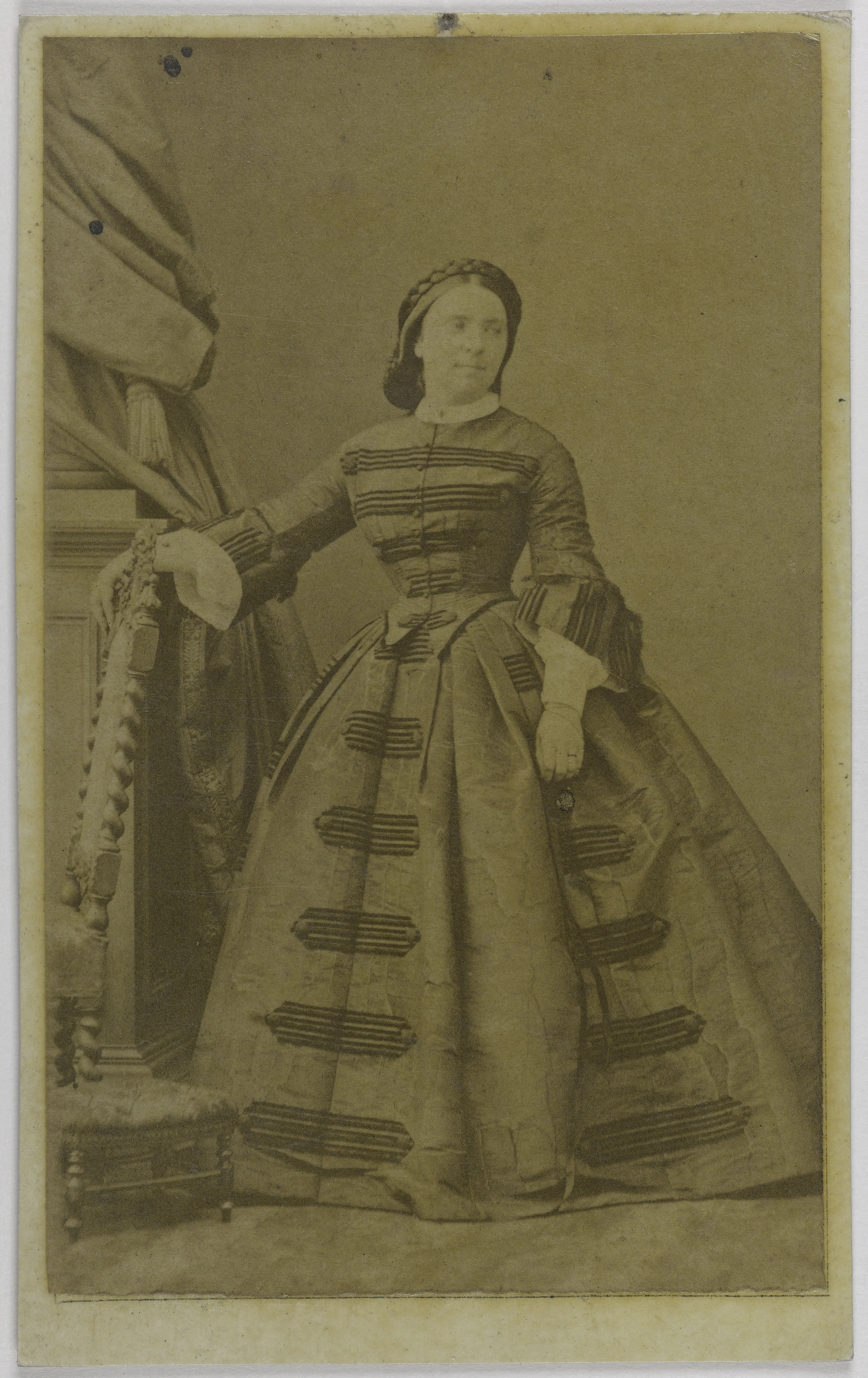 Disderi & Cie, Portrait de la duchesse de Persigny, (née Eglé Napoléone Albine Ney Moskowa (princesse de la), (épouse en secondes noces d'Hyacinthe Hilaire Adrien Lemoyne et en troisièmes noces du comte Charles de Villelume-Sombreuil), (1832-1890)