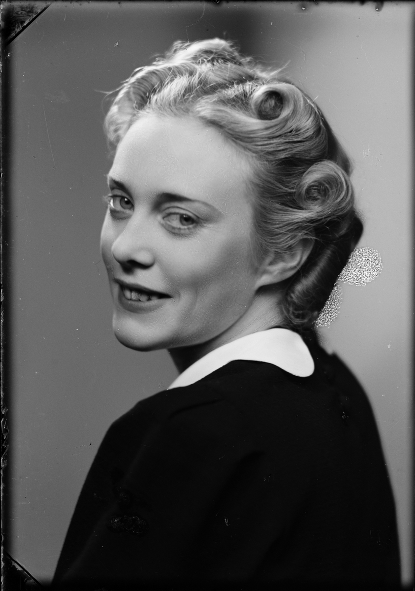 Skötsner-Edhlund, Ateljé Portrait - Woman, Östhammar, Uppland