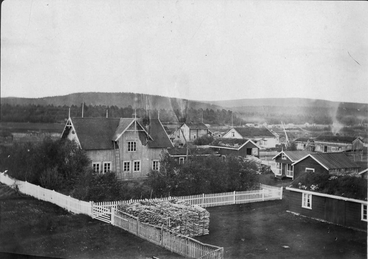 Konrad Nielsen, Lensmannsgården, Karasjok, Finnmark. Alt ble brent under evakueringen i 1944.