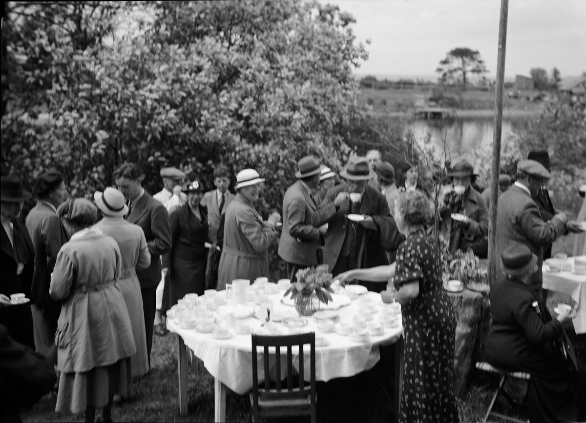 Paul Sandberg, Members of Uppland’s Ancient Memory Society and the Nature Conservation Association have coffee breaks in Billhamn, Älvkarleby