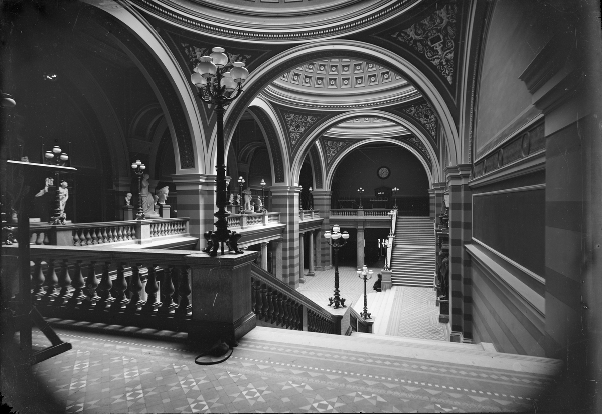 Henri Osti's Fotografiateliér, Förhallen, University House, Uppsala 1891