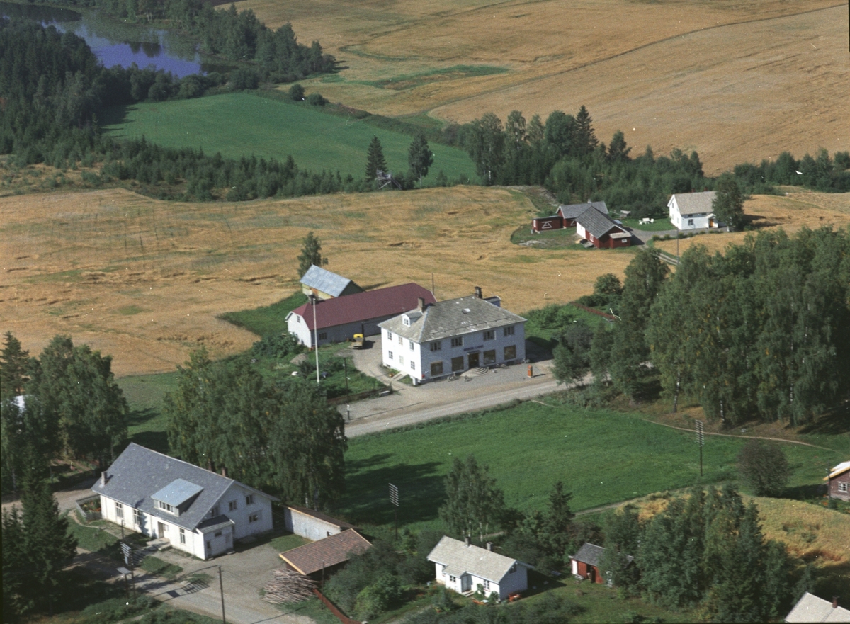 Widerøes Flyveselskap A/S, Flyfoto, Brødrene Lund, Jølstad menighetshus, Lundsdalen, Ringsaker.
