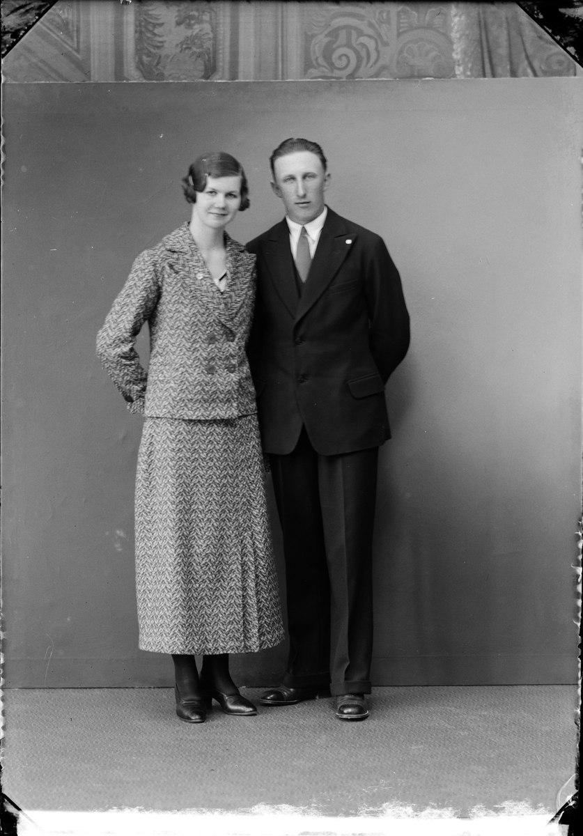 Skötsner-Edhlund, Folke Axelsson from Norrskedika with Woman, Uppland
