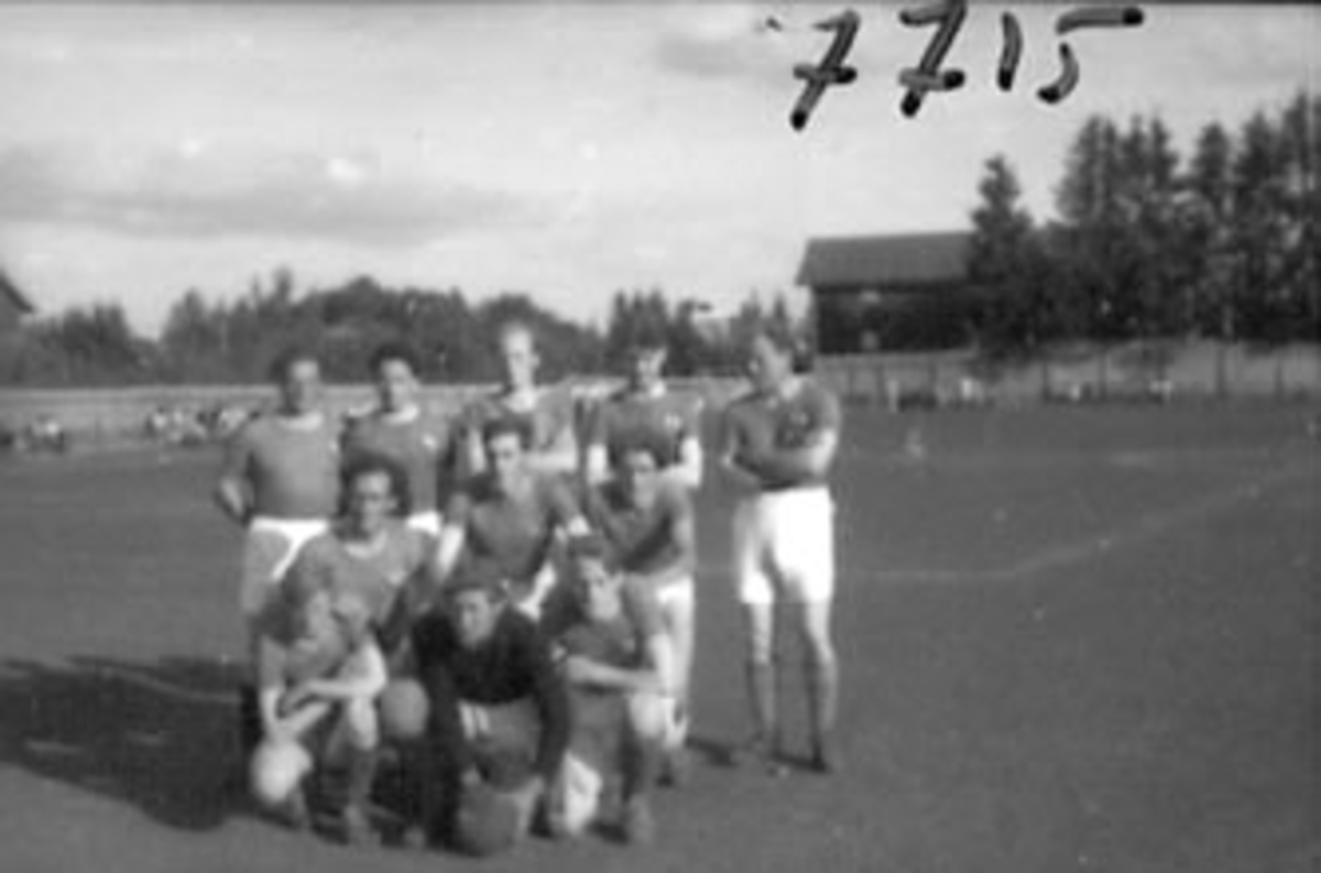 Anno Domkirkeodden, GRUPPE 11 UNGE MENN, FOTBALLSPILLERE