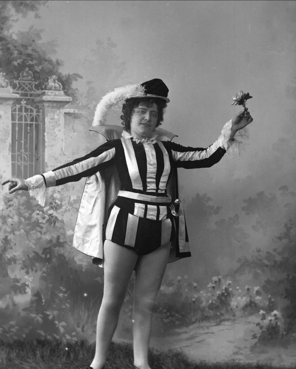 Gustav Borgen, Portrett, sopran Ina Madsen som Sibler i operaen Faust.