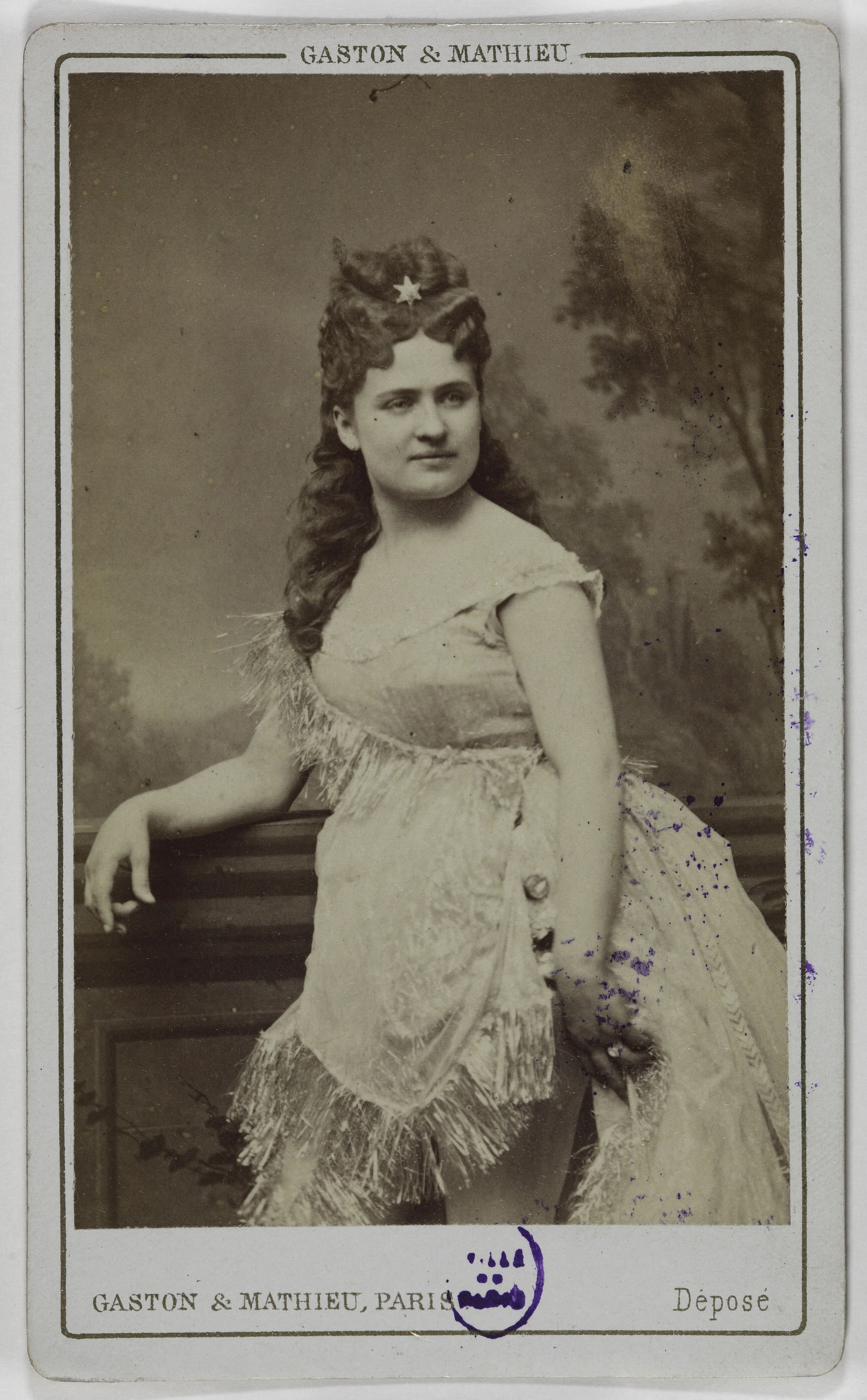 Gaston & Mathieu, Portrait d'Angèle, (actrice)