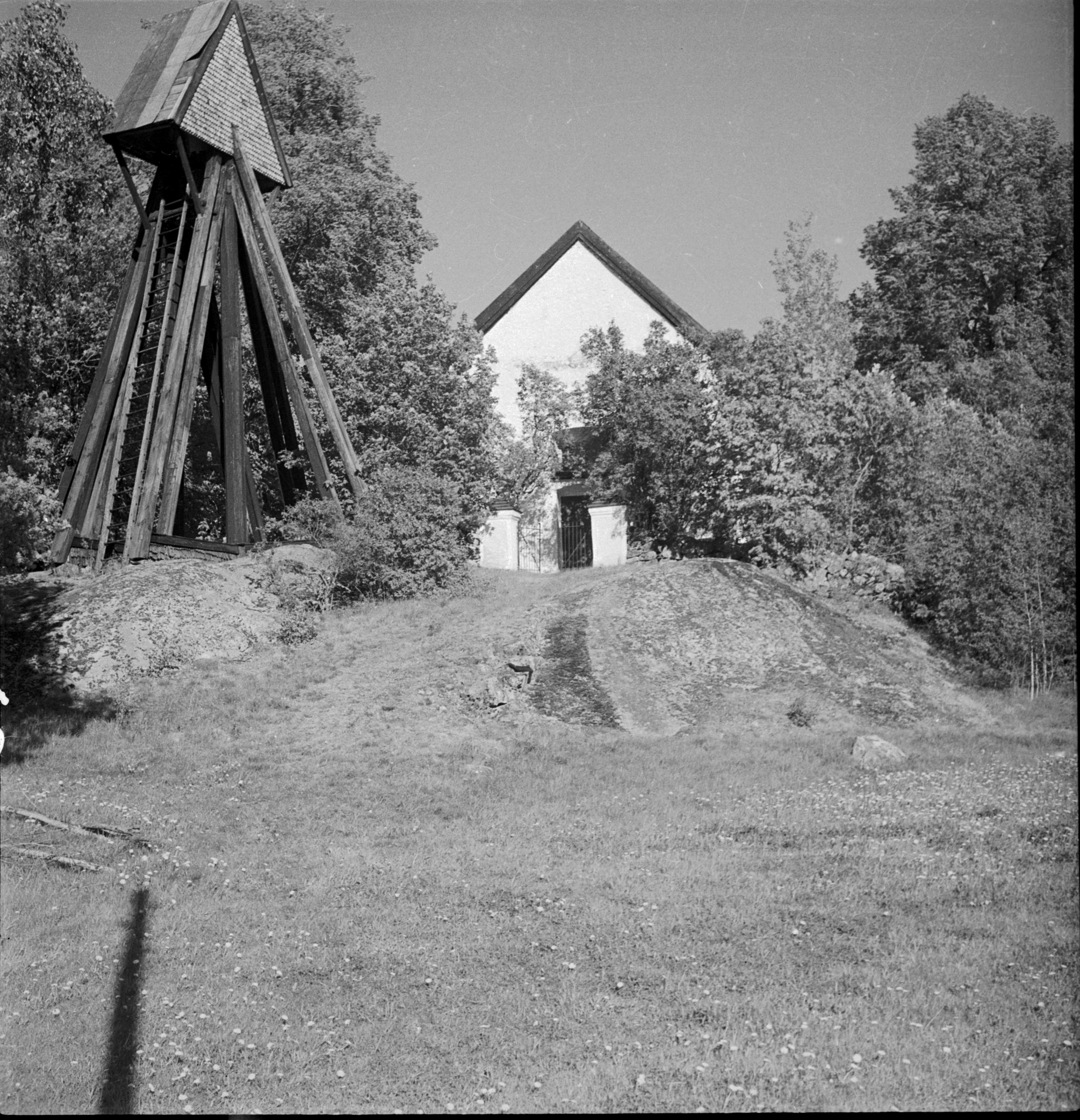 Ivar Schnell, Halla kyrka