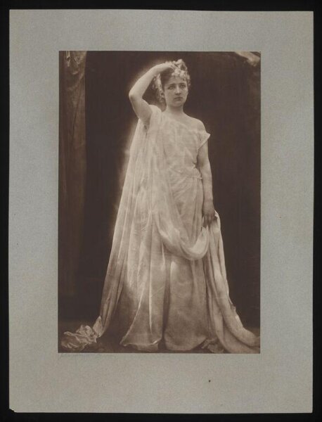 Julia Margaret Cameron, She walks in beauty